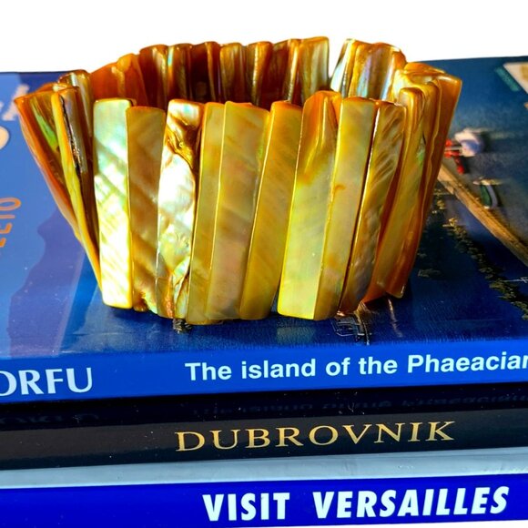 VINTAGE Seashell bangle bracelet - Picture 1 of 2